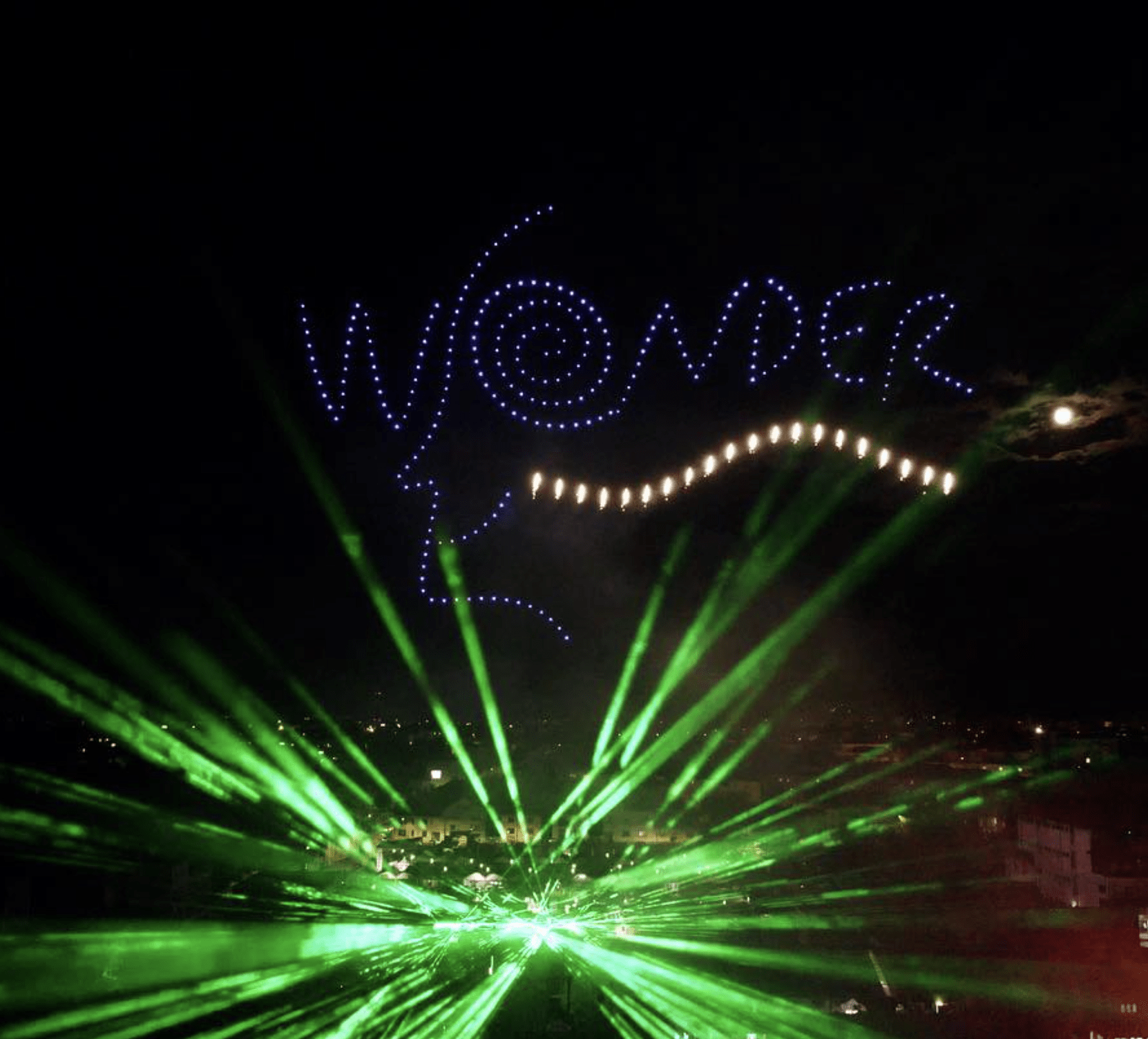 spectacol pirotehnic cu drone